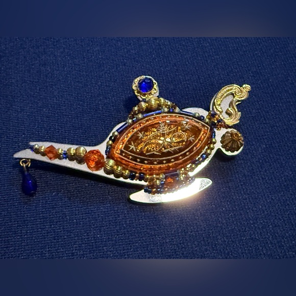 LizTech Rare Retired Gold and Silver Aladdin’s Lamp Brooch Pin Vintage - Picture 4 of 5
